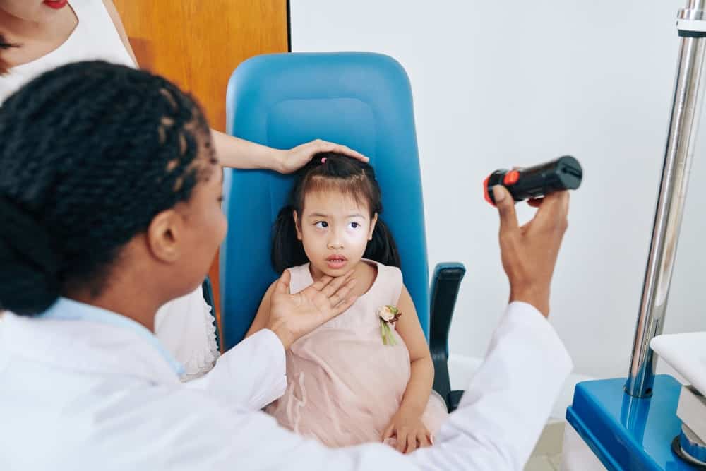 take-child-to-eye-doctor